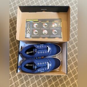 Men’s Heelys Navy Blue Skate Shoes, Size 7. NWT